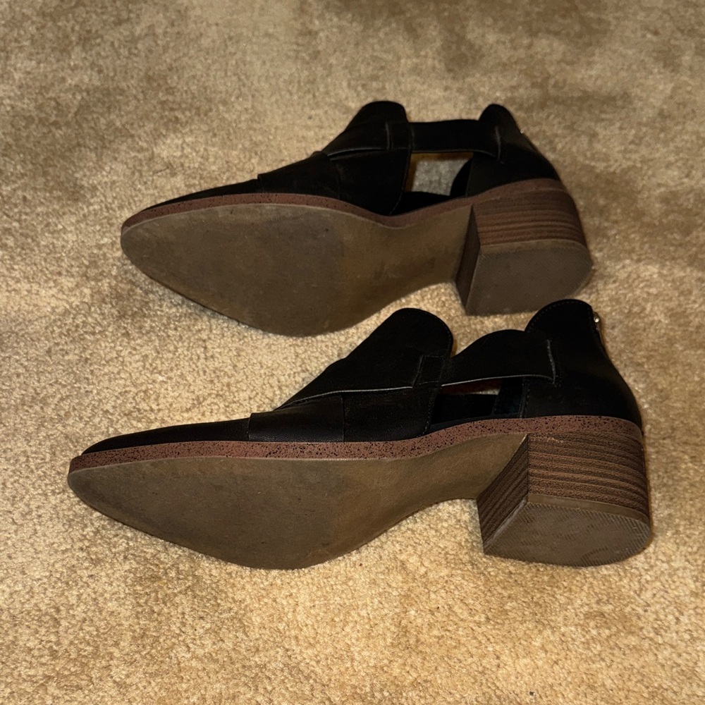 Chic Black Ankle Booties - Picture 5 of 8